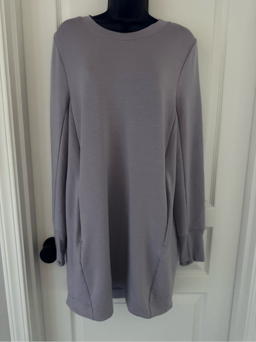 ATHLETA Long Sleeve TUNIC W/ Thumbholes in Soft Lavender Gray
